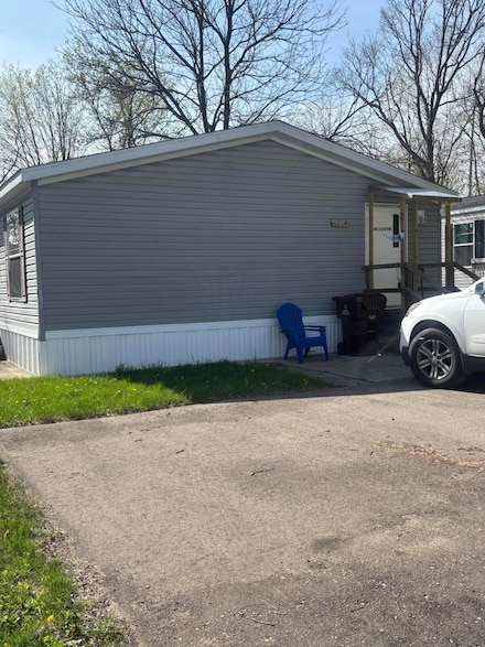 6704 Mill Stream Ln, Lansing, MI 48911