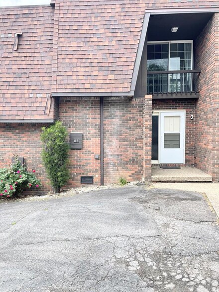 98 Edgewood St, Wheeling, WV 26003