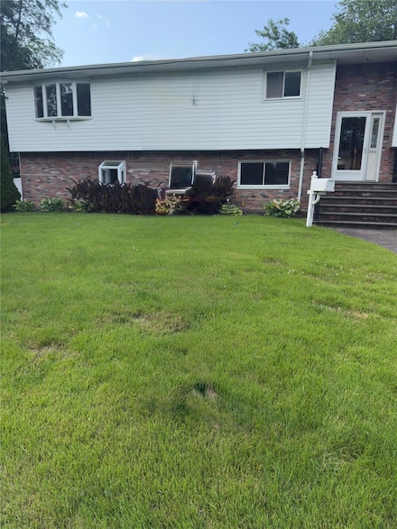 303 Alfred St, North Babylon, NY 11703