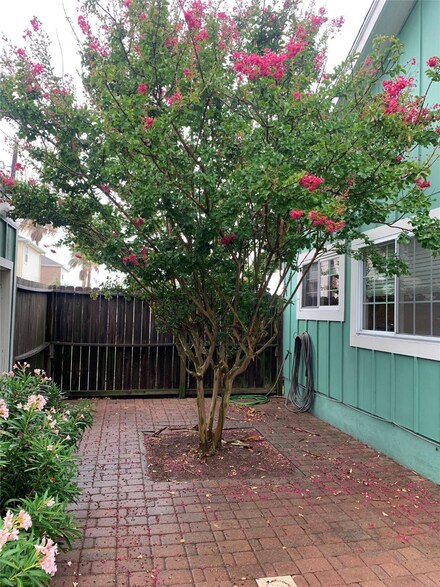 7501 Antilles Ave, Galveston, TX 77551