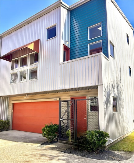 3050 Commerce St, Houston, TX 77003