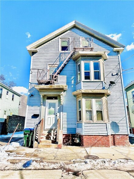 32 Gilmore St, Providence, RI 02907