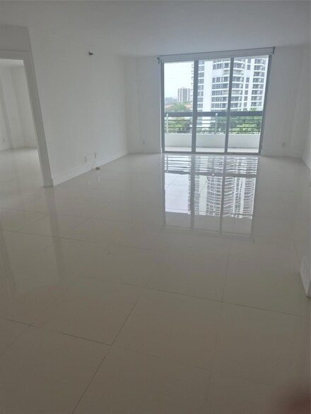 3600 Mystic Pointe Dr Unit 811, Aventura, FL 33180