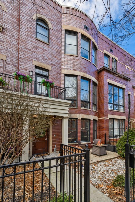 2654 N Hermitage Ave, Chicago, IL 60614