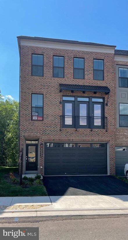 5233 Ridgeview Retreat Dr, Chantilly, VA 20151