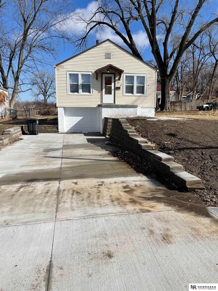 5307 N 39th Cir, Omaha, NE 68111