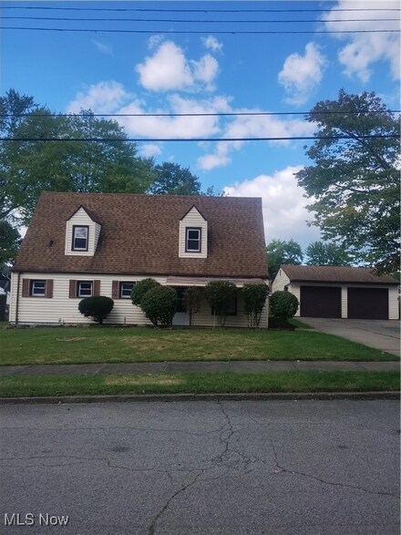 68 Poplar Ave, Niles, OH 44446
