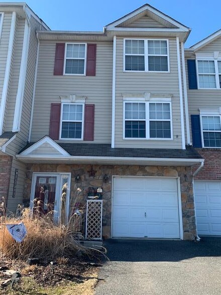 403 Dogwood St, Bally, PA 19503