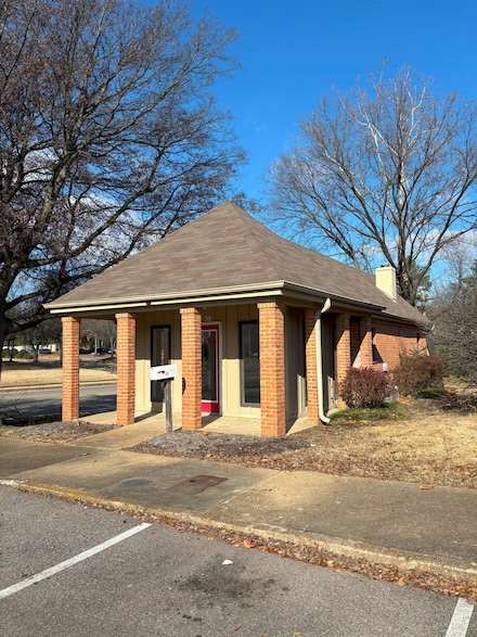 6236 Poplar Ave, Memphis, TN 38119