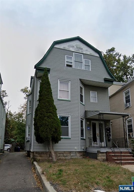 527 N Grove St, East Orange, NJ 07017