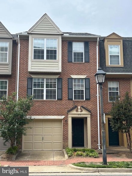 810 N Fayette St, Alexandria, VA 22314