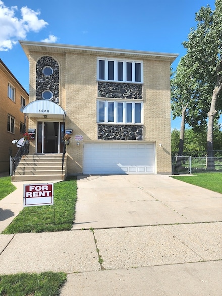 5020 Carol St Unit G, Skokie, IL 60077