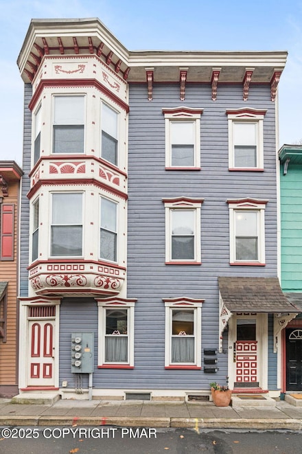 65 Race St, Jim Thorpe, PA 18229