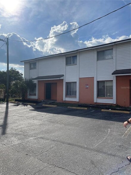 13042 Londondery Place, Tampa, FL 33612