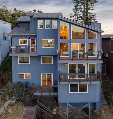 58 Villanova Dr, Oakland, CA 94611