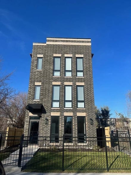 2848 W Adams St Unit 2, Chicago, IL 60612