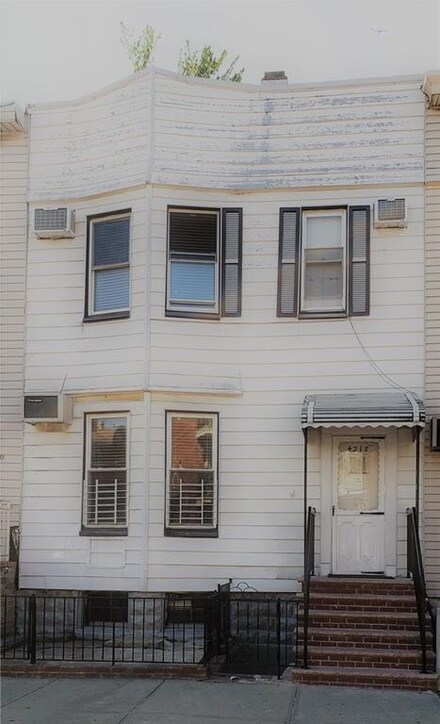 4218 17th Ave, Brooklyn, NY 11204