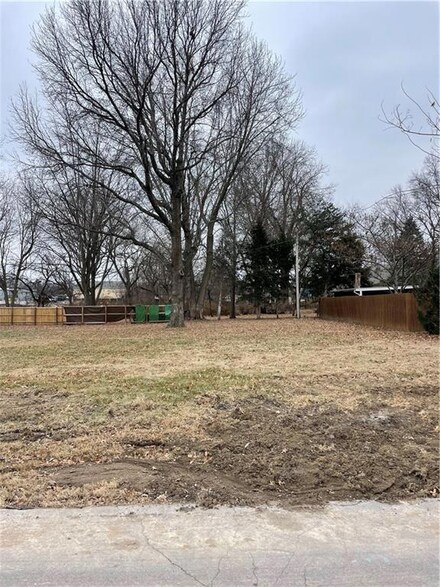 1001 Jones Ave, Grandview, MO 64030