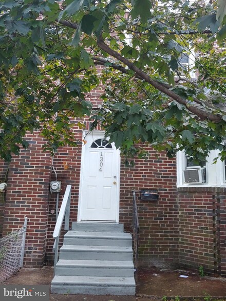 1304 Browning St, Camden, NJ 08104