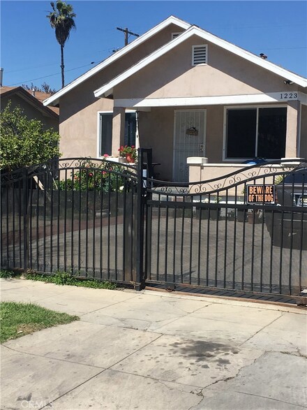 1223 W 71st St, Los Angeles, CA 90044