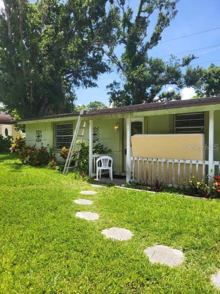 2532 Grand Cayman St, Sarasota, FL 34231