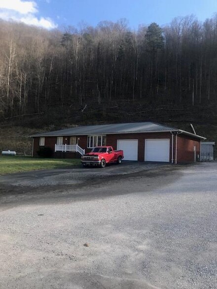 5650 Ky Hwy 699, Slemp, KY 41763