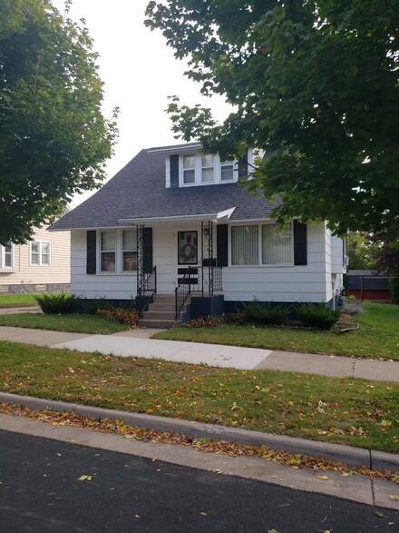 809 N 5th Ave, Wausau, WI 54401
