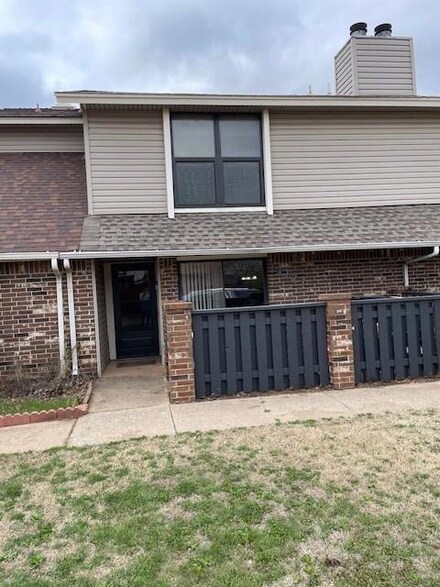 13727 Fairhill Ave, Edmond, OK 73013