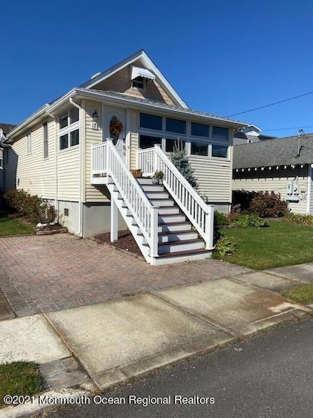 17 Sims Ave, Manasquan, NJ 08736