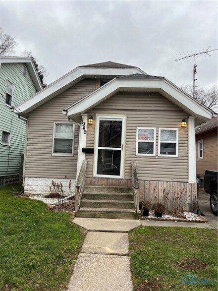 1949 Barrows St, Toledo, OH 43613