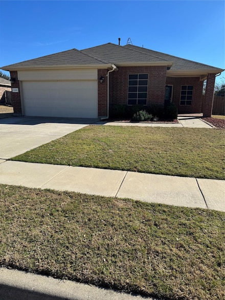 1200 Meadowlakes Dr, Azle, TX 76020