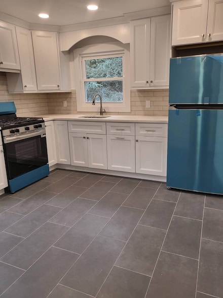 520 Linden St, West Hempstead, NY 11552