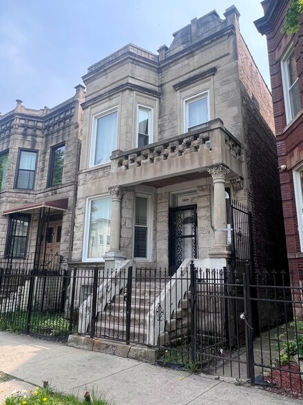 3839 W Flournoy St, Chicago, IL 60624