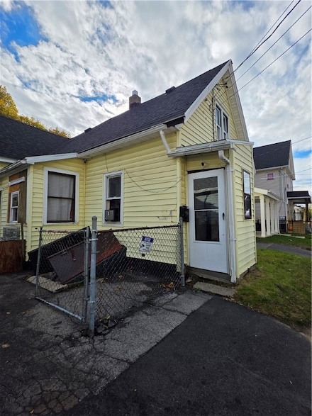 59 Hoeltzer St, Rochester, NY 14605