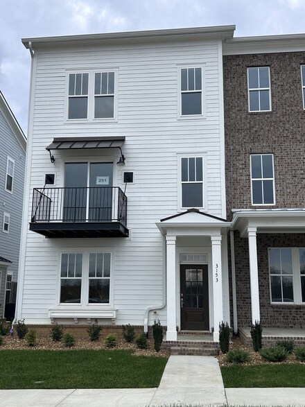 3153 Setting Sun Dr, Thompsons Station, TN 37179