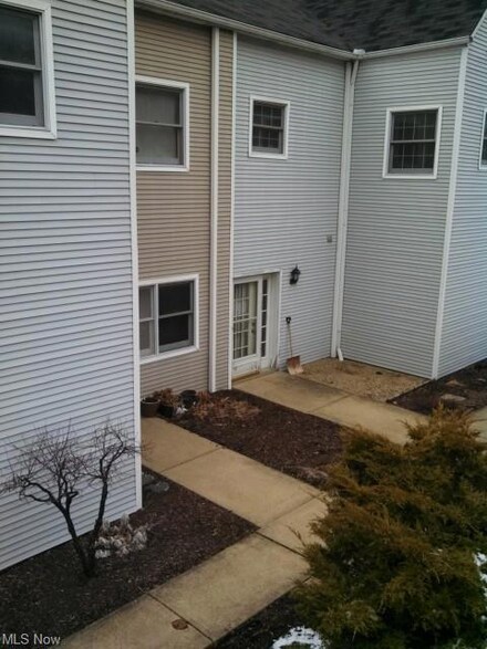 11056 State Route 44 Unit E, Mantua, OH 44255