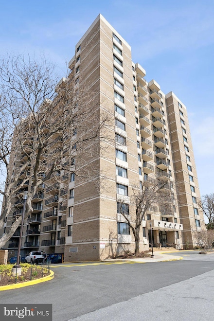 118 Monroe St Unit 118-702, Rockville, MD 20850