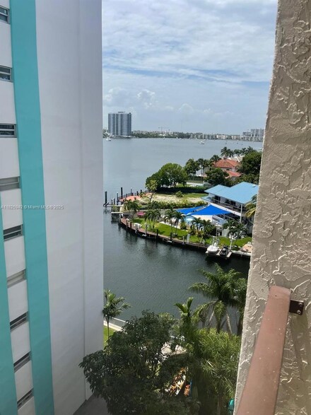 2903 NE 163rd St Unit 807, North Miami Beach, FL 33160