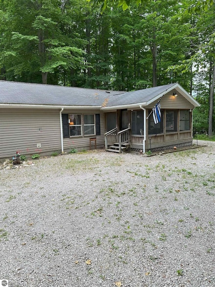 495 Prairie Ln SW, Kalkaska, MI 49646
