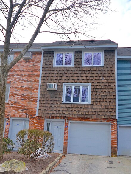 109 Valley St, Manchester, NH 03103