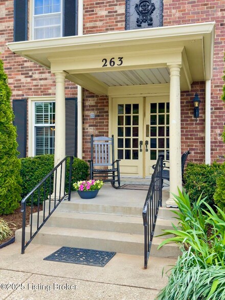 263 Stonehenge Dr Unit 101, Louisville, KY 40207