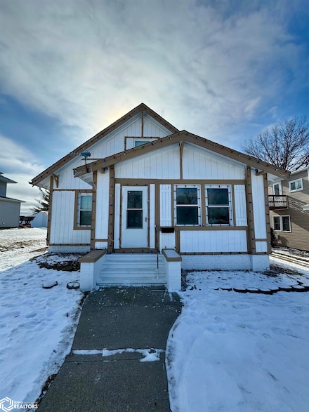 607 S Division St, Audubon, IA 50025