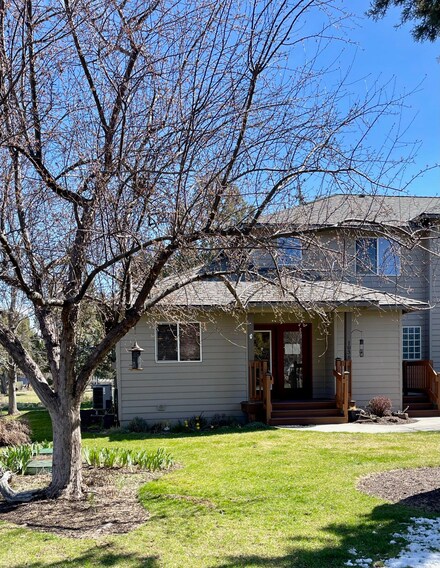 1036 Golden Pheasant Dr, Redmond, OR 97756