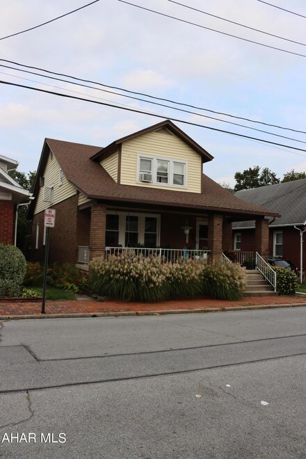 102 9th St, Tyrone, PA 16686