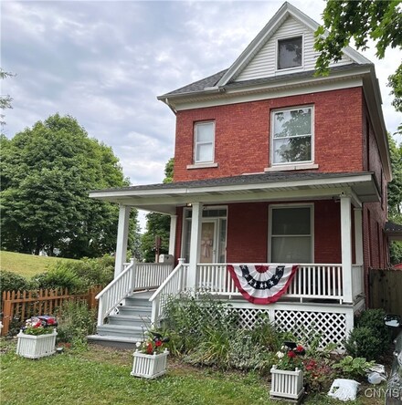 230 Whitwell Dr, Syracuse, NY 13203