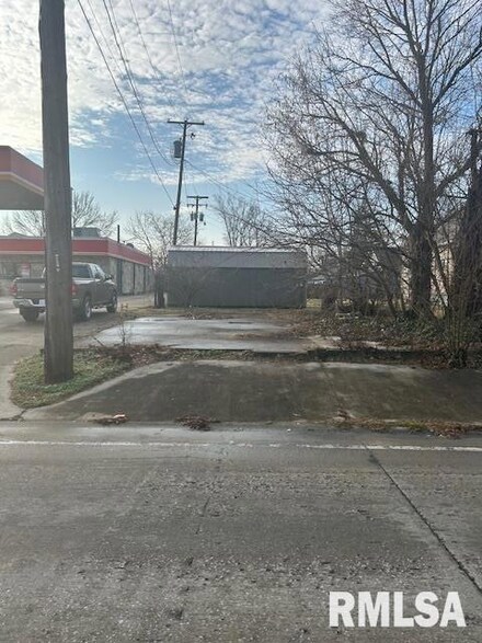 116 W Herrin St, Herrin, IL 62948