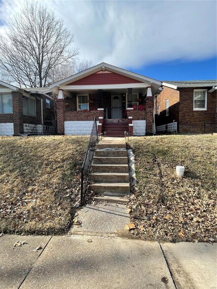3511 Colonial Ave, Saint Louis, MO 63121