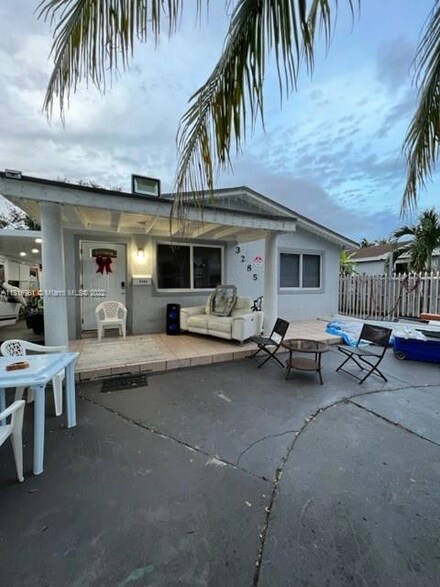 3285 NW 92nd St, Miami, FL 33147