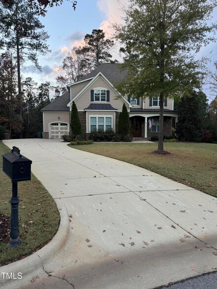 100 Marsh Barton Dr, Holly Springs, NC 27540