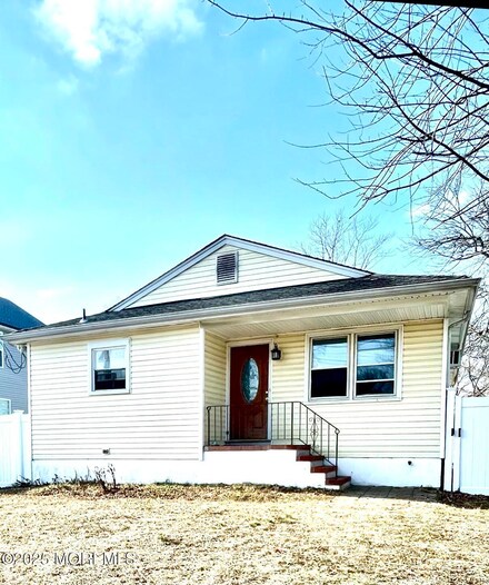 976 Woodmere Dr, Keyport, NJ 07735